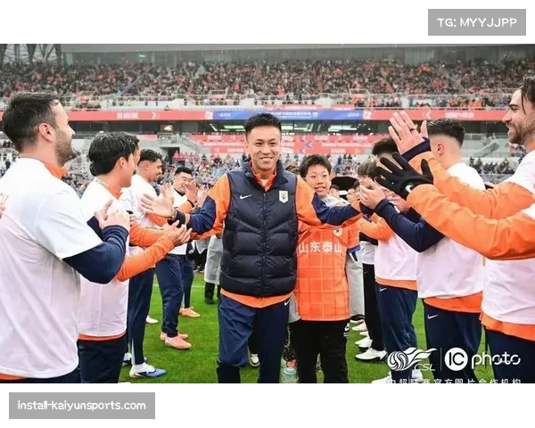 山东泰山谢文能红牌暴露情绪管理问题 少打一人后防线彻底崩盘失守